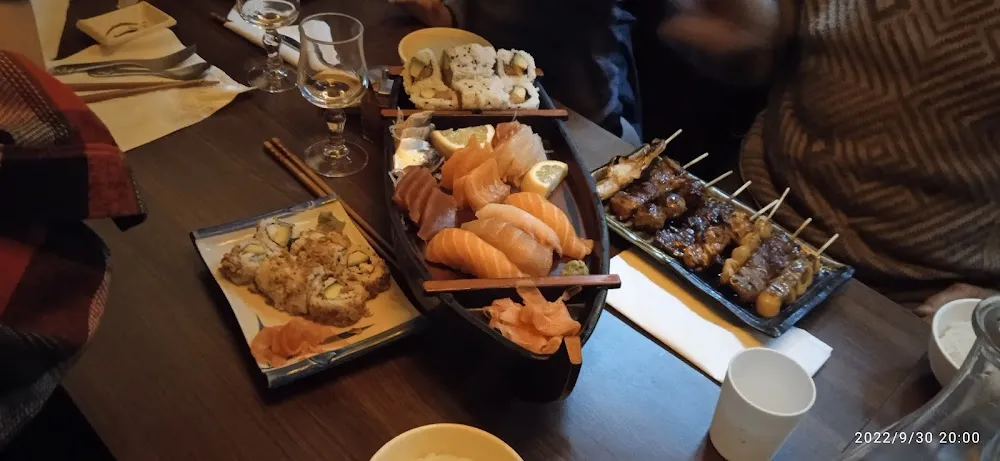 Bateau Avec Sashimi Sushi California Brochettes
